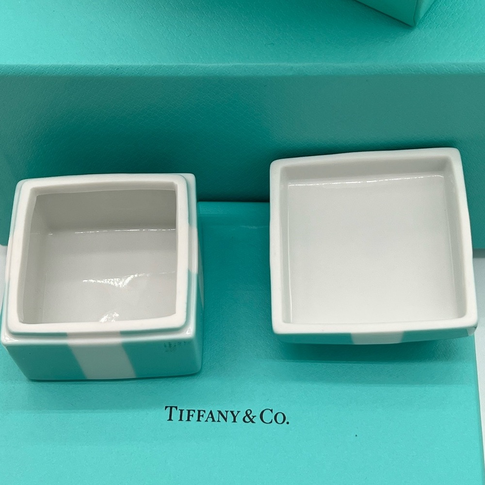 Tiffany & Co. Blue Ceramic Bow Gift Box - Picture 2 of 5